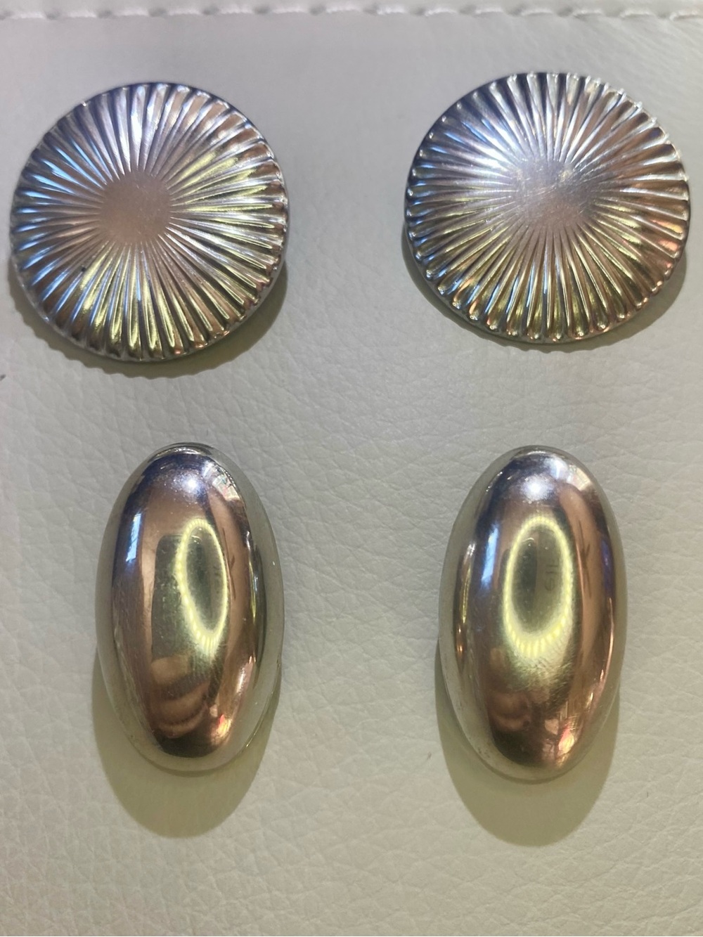 Vintage clip on earrings (2 pairs)